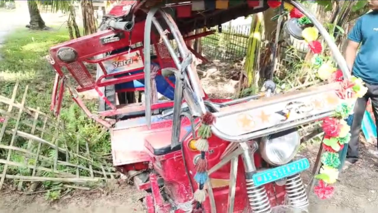 শিক্ষাৰ্থীসহ ৬ গৰাকী মহিলা  গুৰুতৰ ভাবে আঘাতপ্ৰাপ্ত হয় ।