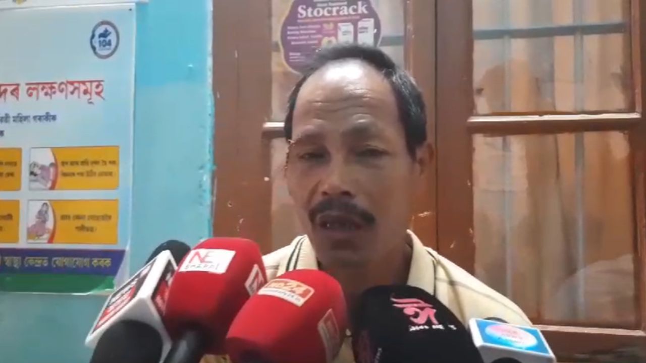 ই-ৰিক্সা চালকজনে কয় যে,তেওঁ বলেৰ' বাহনখন বেগেৰে অহা দেখি কাটিবলৈ চেষ্টা কৰিছিল কিন্তু নোৱাৰিলে। এই পথ দুৰ্ঘটনাত আঘাতপ্ৰাপ্ত কেইজন ক্ৰমে, প্ৰিয়াংশী ঠেঙাল, ধৰিত্ৰী গগৈ,মৌচুমী দাস, মনজিতা দাস, সোনাপ্ৰভা দাস, ইলাৱতী কছাৰী গগৈ।