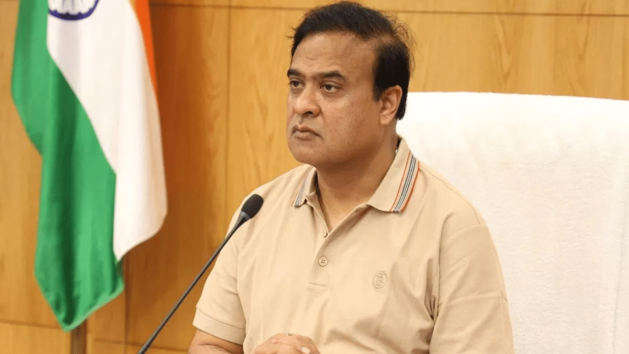 আজি অনুষ্ঠিত হোৱা ৰাজ্যিক কেবিনেটত চৰকাৰে সিদ্ধান্ত গ্ৰহণ কৰে যে ৰাজ্যৰ ৰাস কমিটীলৈ আগবঢ়োৱা হ'ব আৰ্থিক অনুদান। ৰাজ্য চৰকাৰে আগন্তুক ৰাস মহোৎসৱৰ আয়োজক সমিতিসমূহলৈ ২৫ হাজাৰ টকাৰ অনুদান ঘোষণা কৰিছে।