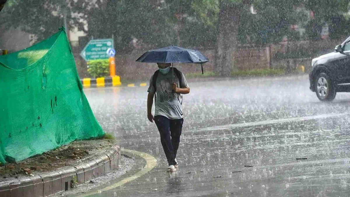 কালিৰ পৰা অসমৰ বিভিন্ন অঞ্চলৰ বতৰ ডাৱৰীয়া হোৱা দেখা হৈছে। আজিও বহু জিলাত আৰম্ভ হৈছে পাতলীয়াৰ পৰা মধ্যমীয়া বৰষুণ। ইয়াৰ ক্ষেত্ৰত আঞ্চলিক বতৰ বিজ্ঞান কেন্দ্ৰই জাৰি কৰিছে সতৰ্কবাণী।