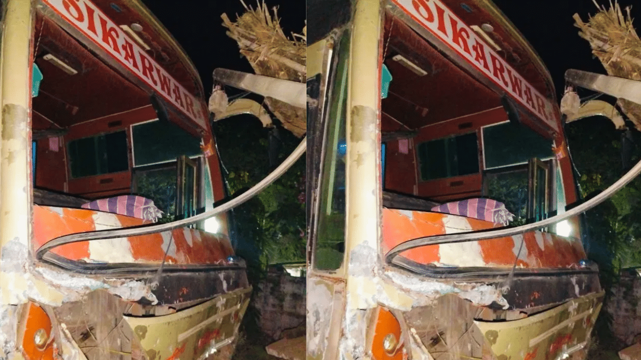 মৰ্মান্তিক! ভয়ংকৰ পথ দুৰ্ঘটনাত ৮ শিশুসহ ১১ জনৰ মৃত্যু… মৰ্মান্তিক! ভয়ংকৰ পথ দুৰ্ঘটনাত ৮ শিশুসহ ১১ জনৰ মৃত্যু…