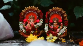 Lakshmi Ganesh Idol: দীপাৱলীৰ পূজাৰ পিছত গণেশ আৰু মা লক্ষ্মীৰ পুৰণি মূৰ্তি কি কৰিব লাগে আৰু কি কৰিব নালাগে? জানক বিসৰ্জনৰ সঠিক পদ্ধতি…