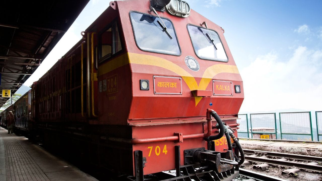 লামডিং জংচনৰ সমীপত সংঘটিত হৈছে এই ঘটনা । নিউ দিল্লী শিলচৰ এস্কপ্ৰেছখন লামডিং জংচনৰ পৰা ওলোৱা কিছু সময়ৰ পাছতে এই ঘটনা সংঘটিত হয় ।(প্ৰতীকী ফটো)