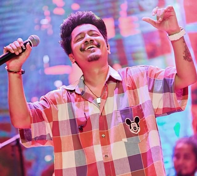 অসমৰ ৰাইজক কেইবাটাও সুন্দৰ গানৰ উপহাৰ দিছে কণ্ঠশিল্পীগৰাকীয়ে। তাৰ ভিতৰত অন্যতম এটা হ'ল 'বিদূৰভাই'।