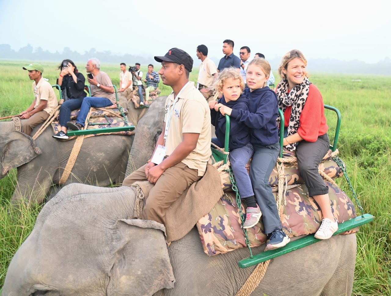 ৰাষ্ট্ৰীয় উদ্যান কৰ্তৃপক্ষই সদৰী কৰা মতে অক্টোবৰ মাহত ২৮৯৮০ গৰাকী পৰ্যটকে ৰাষ্ট্ৰীয় উদ্যানত জীপ ছাফাৰী কৰে ৷ ইয়াৰে ভাৰতীয় পৰ্যটক ২৮৪০১ গৰাকী আৰু বিদেশী পৰ্যটক ৫৭৯ গৰাকী ৷ সংগ্ৰহ হোৱা ৰাজহৰ পৰিমাণ ৬৫৩৭৫১৫ টকা ৷