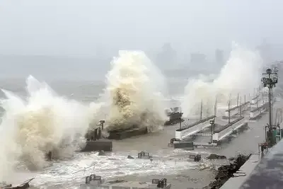 মঙলবাৰৰ পৰা তামিলনাডুত ইতিমধ্যে বৰষুণ আৰম্ভ হৈছে। এই পৰিপ্ৰেক্ষিতত চেন্নাই, চেঙ্গালপট্টু, কাঞ্চিপুৰম আৰু তিৰুভাল্লুৰত মধ্যমীয়াৰ পৰা ধাৰাসাৰ বৰষুণ অব্যাহত থকাৰ সম্ভাৱনা আছে।