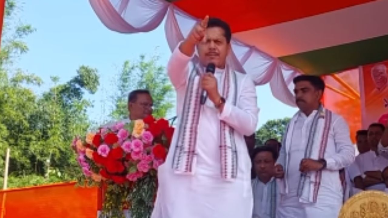 ধৃতৰাষ্ট্ৰ মুখ্যমন্ত্ৰী হিমন্ত বিশ্ব শৰ্মা! চামগুৰি কাণ্ডক গৰিহণা প্ৰদেশ কংগ্ৰেছৰ সভাপতি ভূপেন বৰাৰ ধৃতৰাষ্ট্ৰ মুখ্যমন্ত্ৰী হিমন্ত বিশ্ব শৰ্মা! চামগুৰি কাণ্ডক গৰিহণা প্ৰদেশ কংগ্ৰেছৰ সভাপতি ভূপেন বৰাৰ