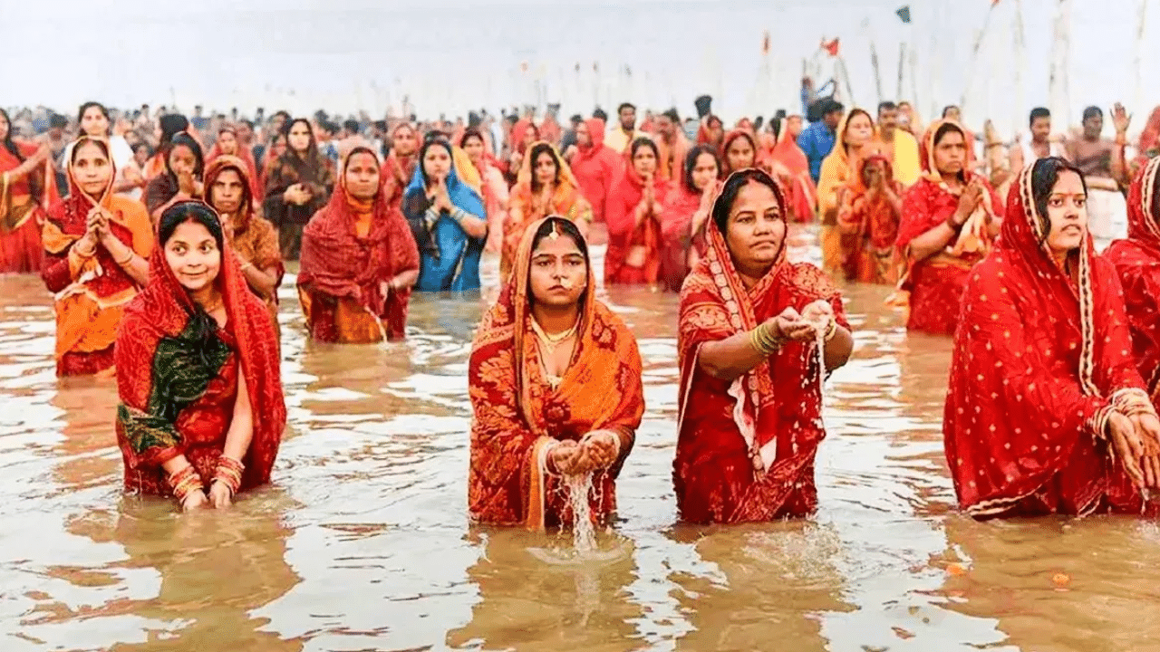 ষট পূজা ছঠী মাইয়াৰ প্ৰতি উৎসৰ্গিত এক গুৰুত্বপূৰ্ণ উৎসৱ। ৰাজ্যৰো কিছুমান ঠাইত এই পূজা পালন কৰা দেখা যায়। ষট পূজা কাতি মাহৰ শুক্ল পক্ষৰ ষষ্ঠী তিথিত পালন কৰা হয়। এইবাৰ ষষ্ঠী তিথি ৭ নৱেম্বৰৰ ১২.৪১ বজাৰ পৰা আৰম্ভ হৈ ৮ নৱেম্বৰ শুকুৰবাৰ ১২.৩৪ মিনিটলৈ থাকিব।