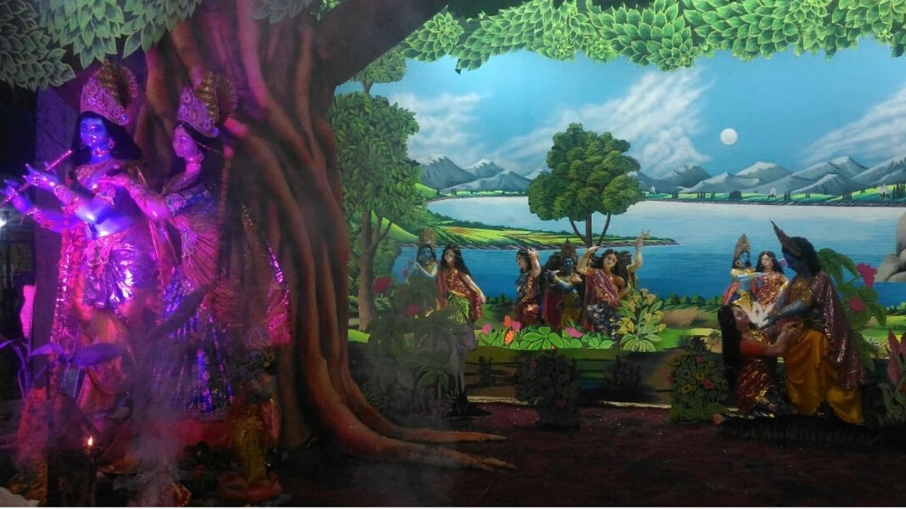 নলবাৰীৰ শ্ৰী শ্ৰী হৰি মন্দিৰ প্ৰাংগনত গত ১৫ নৱেম্বৰৰ পৰা ৰাস মহোৎসৱ আৰম্ভ হৈছে। জিলাখনৰ সংস্কৃতিৰ এক অভিন্ন অংগ ৰাস মহোৎসৱ উপলক্ষে নলবাসীৰ মাজত যথেষ্ট উছাহ উদ্দীপনা পৰিলক্ষিত হৈছে। নলবাৰীবাসী স্থানীয় লোকৰ লগতে এই অনন্য সংস্কৃতিৰ অভিজ্ঞতা উপভোগৰ বাবে ৰাজ্যৰ ভিন্ন প্ৰান্তৰ পৰা অলেখ ভক্তৰ সমাগম হৈছে ৰাস উদযাপন স্থলীত।