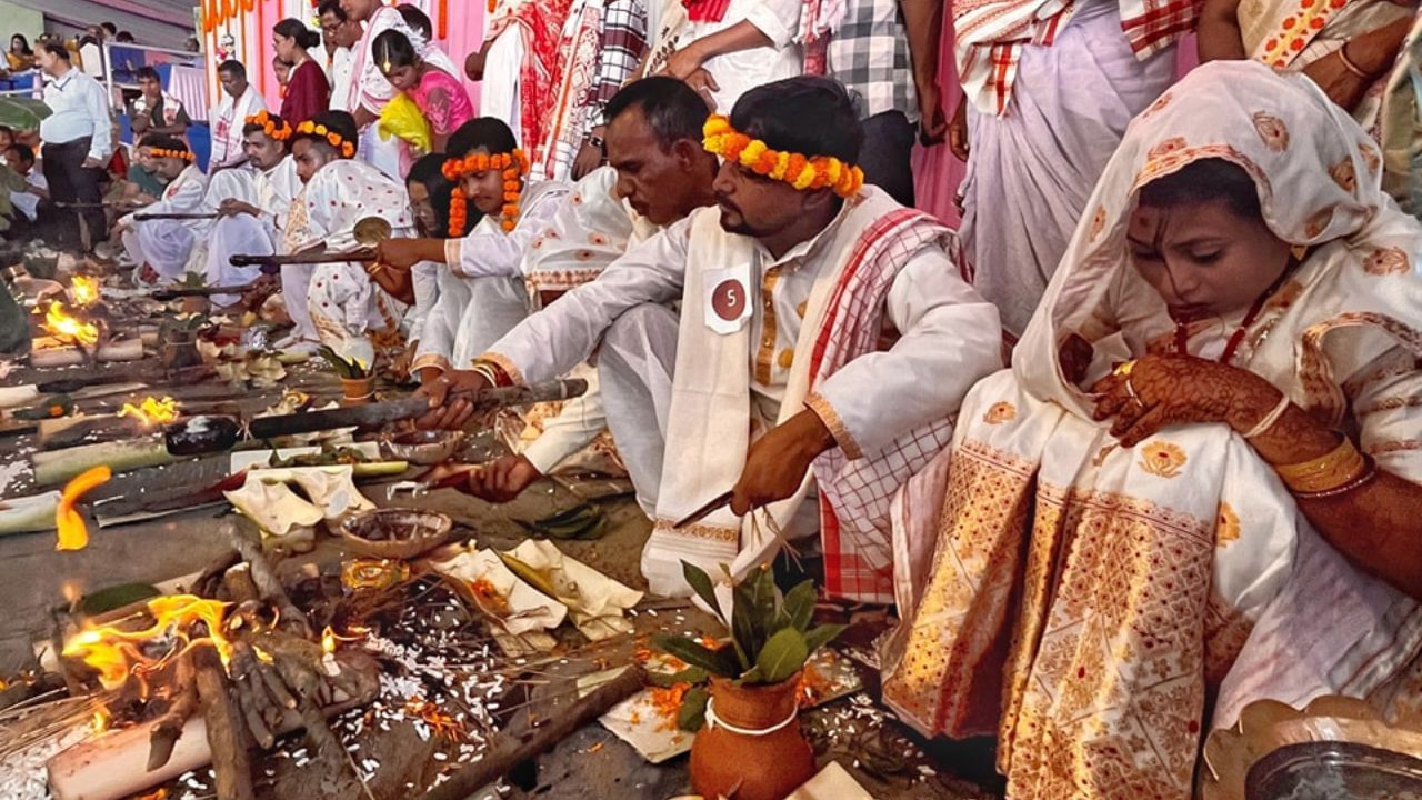 এই অনুষ্ঠানত সৰ্বমুঠ ৯ যোৰা দম্পতিৰ শুভ বিবাহ সম্পন্ন কৰে। কৃষ্টি-সংস্কৃতিৰ মিলনথলীত পৰিণত হৈ পৰা নলবাৰীৰ ৰাস মহোৎসৱলৈ ৰাজ্যৰ সকলো প্ৰান্তৰ পৰা সংস্কৃতিৱান লোক, প্রবাসী নলবৰীয়া, পৰ্যটক, ভক্তপ্ৰাণ লোকে ভিৰ কৰে হৰি মন্দিৰ প্ৰাংগণত।