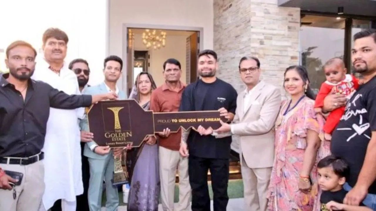 ৩১ অক্টোবৰত কলকাতাই ১৩ কোটি টকাত ৰিংকুক ৰিটেইন কৰাৰ পিছত তেওঁৰ এই নতুন বাংলোৰ চৰ্চা পুনৰ আৰম্ভ হয়। আলিগড়ৰ অ’জন চিটিত ৰিংকু সিঙে ক্ৰয় কৰিছে এই নতুন বাংলো। তেওঁৰ ঘৰৰ ঠিকনা হৈছে কোঠী নং ৩৮, দ্য গোল্ডেন এষ্টেট।