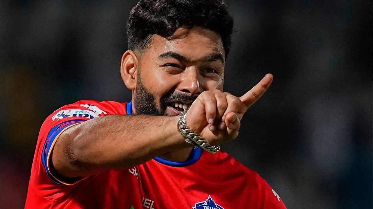পাকিস্তানৰ প্ৰাক্তন ক্ৰিকেটাৰ বছিত আলীয়ে ঋষভ পণ্টক উচ্চ প্ৰশংসা কৰিছে। নিউজিলেণ্ডৰ বিৰুদ্ধে মুম্বাই টেষ্টৰ দুয়োটা ইনিংছতে যুঁজাৰু বেটিঙেৰে পণ্টে আদায় কৰিছে সকলোৰে প্ৰশংসা। এই প্ৰদৰ্শনৰ পিছতে বছিত আলীয়ে আগন্তুক নিলামত পণ্টৰ বাবে বৃহৎ দৰ উঠিব আৰু তেওঁ ৫০ কোটি টকাও পাব পাৰে বুলি মন্তব্য কৰিছে।