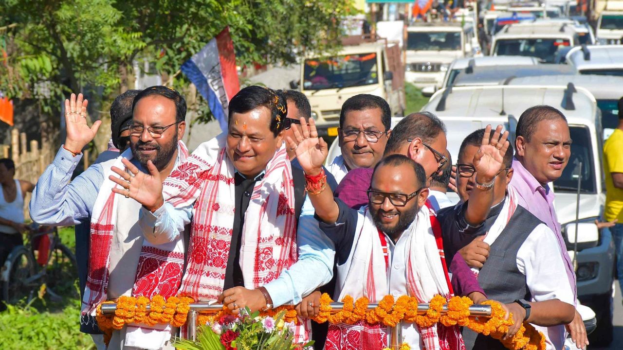কেন্দ্ৰীয় বন্দৰ, জাহাজ আৰু জলপথ মন্ত্ৰীগৰাকীয়ে এক বিবৃতিত কয় যে, প্ৰধানমন্ত্ৰী মোদীৰ গতিশীল নেতৃত্বত পৰিৱৰ্তনশীল নীতিয়ে সমগ্ৰ দেশৰ জনসাধাৰণৰ হৃদয় জয় কৰিছে। মহাৰাষ্ট্ৰৰ বিধানসভা নিৰ্বাচন আৰু অসমৰ উপ-নিৰ্বাচনৰ ফলাফলত মোদীৰ নেতৃত্বৰ প্ৰতি জনসাধাৰণৰ আস্থা আৰু বিশ্বাসৰ স্পষ্ট প্ৰতিফলন ঘটিছে।