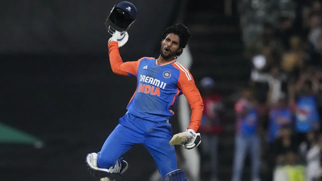 দুৰন্ত, দুৰ্দমনীয় তিলকৰ শতকৰ হেট্ৰিকঃ ছয়-চাৰিৰ ফুলজাৰিৰে গঢ়িলে কেইবাটাও অভিলেখ দুৰন্ত, দুৰ্দমনীয় তিলকৰ শতকৰ হেট্ৰিকঃ ছয়-চাৰিৰ ফুলজাৰিৰে গঢ়িলে কেইবাটাও অভিলেখ