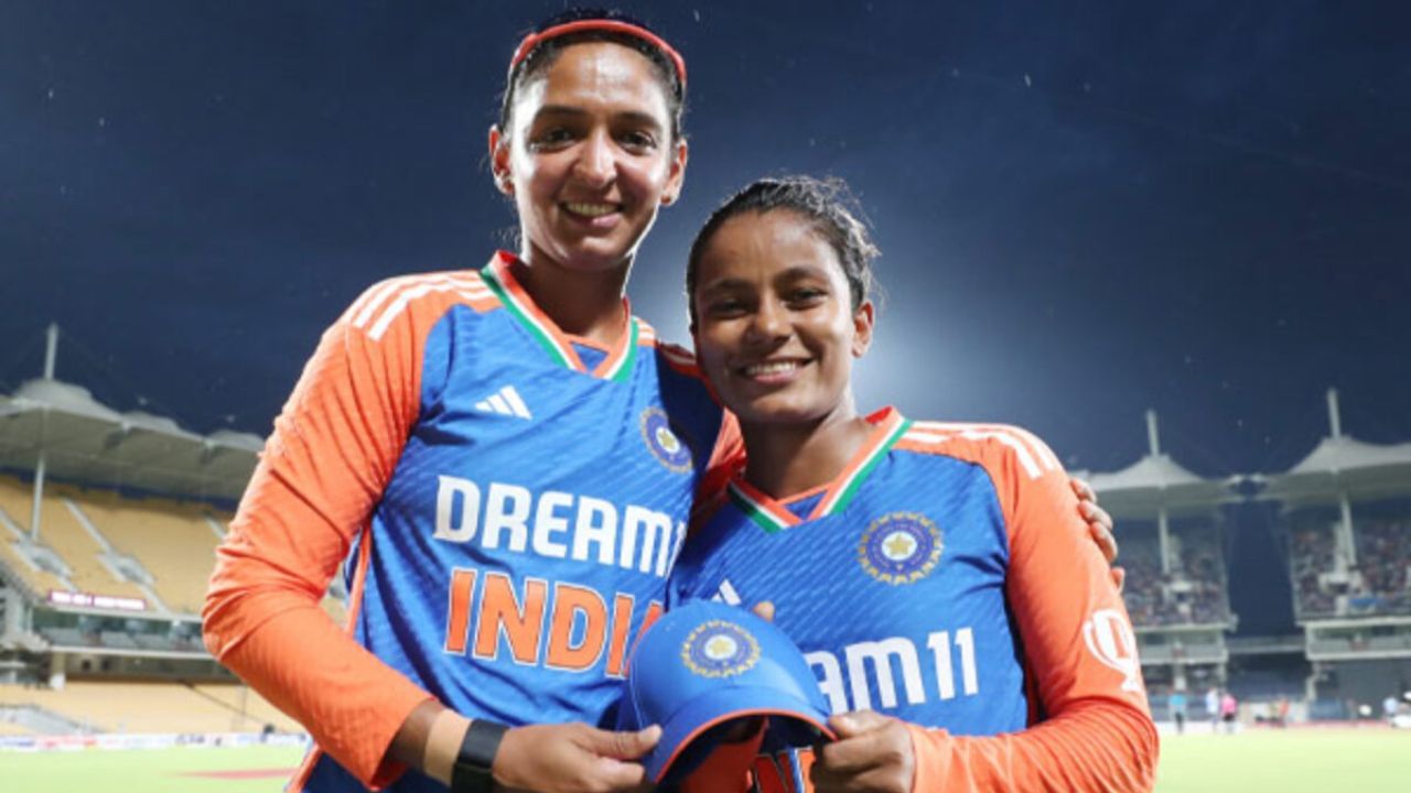 অষ্ট্ৰেলিয়াৰ বিৰুদ্ধে ভাৰতীয় দলত অসমৰ উমা ছেত্ৰীঃ টি-২০ চেলেঞ্জাৰ ট্ৰফীৰ প্ৰদৰ্শনে আনি দিলে সুযোগ অষ্ট্ৰেলিয়াৰ বিৰুদ্ধে ভাৰতীয় দলত অসমৰ উমা ছেত্ৰীঃ টি-২০ চেলেঞ্জাৰ ট্ৰফীৰ প্ৰদৰ্শনে আনি দিলে সুযোগ