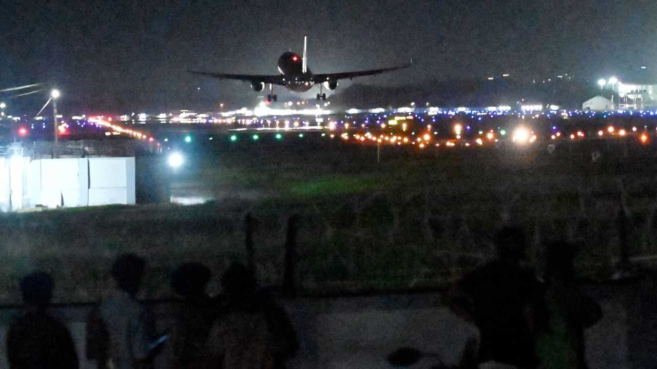 Busiest Airports : ভাৰতৰ আটাইতকৈ ব্যস্ত বিমানবন্দৰ, প্ৰতিদিনে যাত্ৰা কৰে লাখ লাখ যাত্ৰীয়ে...