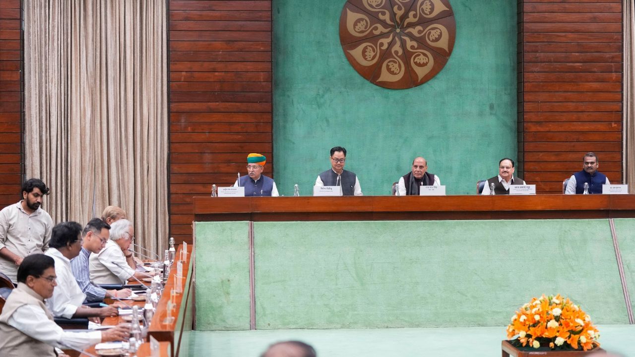 All Party Meeting : সৰ্বদলীয় বৈঠক আৰম্ভ হোৱাৰ লগে লগে আদানীক লৈ আলোচনাৰ দাবী কংগ্ৰেছৰ, কি কি বিষয় আলোচনা হোৱাটো বিচাৰে বিৰোধীয়ে…? All Party Meeting : সৰ্বদলীয় বৈঠক আৰম্ভ হোৱাৰ লগে লগে আদানীক লৈ আলোচনাৰ দাবী কংগ্ৰেছৰ, কি কি বিষয় আলোচনা হোৱাটো বিচাৰে বিৰোধীয়ে…?