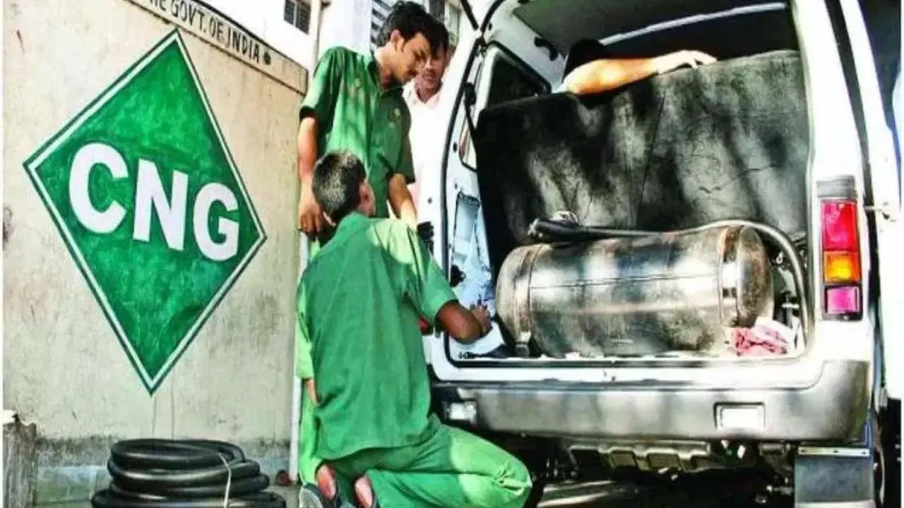 এতিয়াৰে পৰা ব্যয়বহুল হ’ব পাৰে CNG: চৰকাৰে ল’লে ডাঙৰ সিদ্ধান্ত!