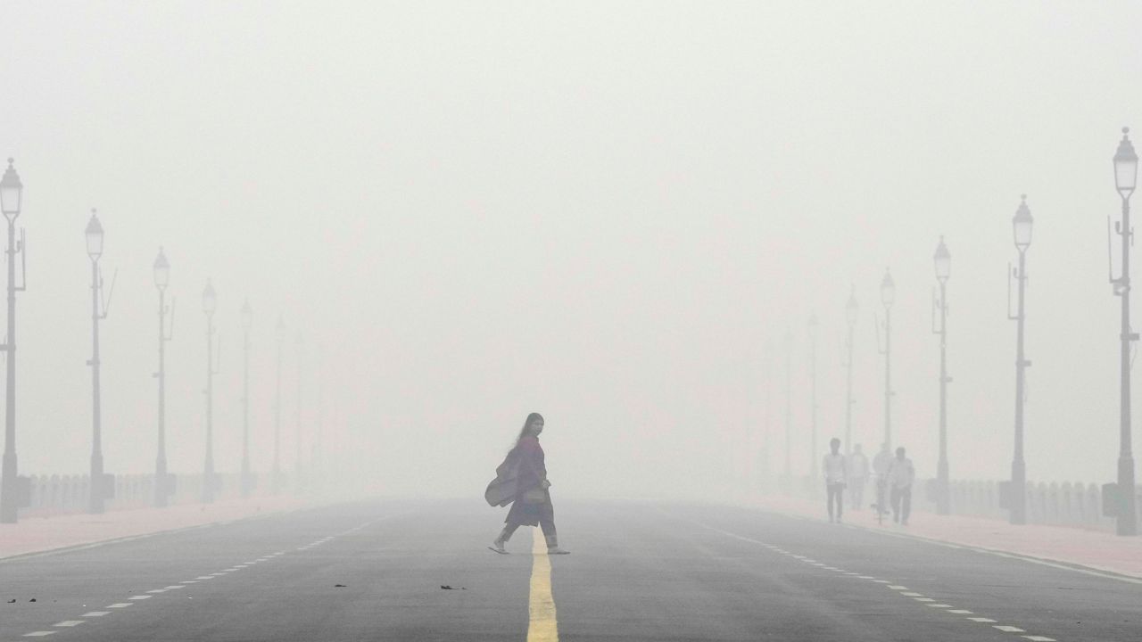 Delhi-NCR Air Pollution : বিষাক্ত হৈ পৰিছে দিল্লীৰ বায়ু, কাৰ্যকাৰী কৰা হৈছে GRAP-4, বন্ধ বিদ্যালয়…