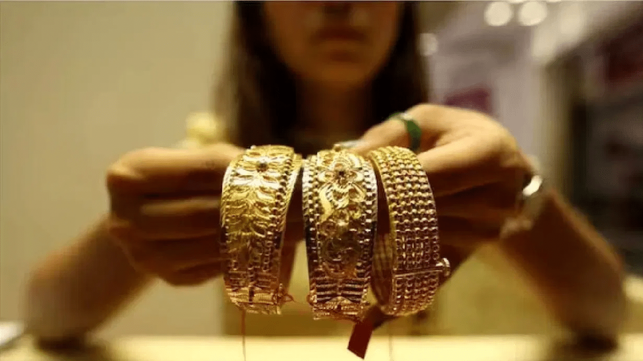 Gold prices fall: হোৰাহোৰে কমিছে সোণৰ দাম! সস্তীয়া হ’ল প্ৰায় ৪,৭৪৭ টকা… Gold prices fall: হোৰাহোৰে কমিছে সোণৰ দাম! সস্তীয়া হ’ল প্ৰায় ৪,৭৪৭ টকা…