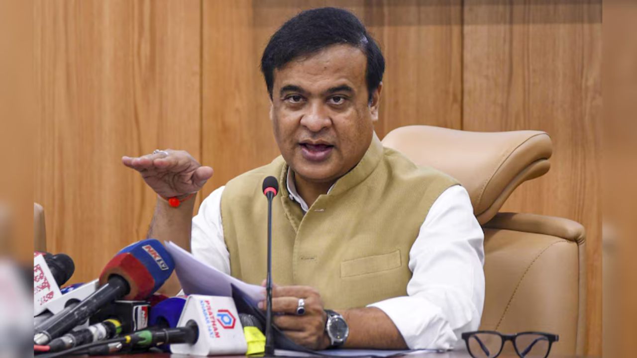 ইয়াৰ পূৰ্বে সৰ্ববৃহৎ বিহু নৃত্য প্ৰদৰ্শনেৰে গিনিছ ৱৰ্ল্ড ৰেকৰ্ড সৃষ্টি কৰাৰ পিছত, ৰাজ্য চৰকাৰে এই বছৰৰ আৰম্ভণিতে ঝুমুৰ নৃত্যক সকলোৰে আগত পৰিচয় কৰাই দিয়াৰ ইচ্ছা প্ৰকাশ কৰিছিল। মুখ্যমন্ত্ৰীয়ে অহা বছৰ ৰাজ্যখনত অনুষ্ঠিত হ'বলগীয়া বিশ্বব্যাপী বিনিয়োগকাৰী সন্মিলন 'এডভাণ্টেজ আসাম ২.০' ঘোষণা কৰাৰ লগে লগে কয় যে এইটো অসমৰ সাংস্কৃতিক ঐতিহ্য প্ৰদৰ্শনৰ উপযুক্ত সুযোগ হ'ব।