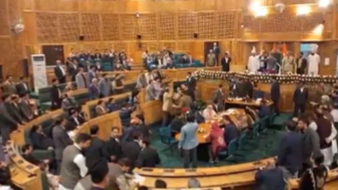 Jammu Kashmir Assembly session: জম্মু-কাশ্মীৰ বিধানসভা অধিৱেশনৰ প্ৰথম দিনটোতে ৩৭০ বাতিলৰ বিৰুদ্ধে প্ৰস্তাৱ…মুখ্যমন্ত্ৰী ওমৰে কয় – ইয়াৰ কোনো গুৰুত্ব নাই Jammu Kashmir Assembly session: জম্মু-কাশ্মীৰ বিধানসভা অধিৱেশনৰ প্ৰথম দিনটোতে ৩৭০ বাতিলৰ বিৰুদ্ধে প্ৰস্তাৱ…মুখ্যমন্ত্ৰী ওমৰে কয় – ইয়াৰ কোনো গুৰুত্ব নাই