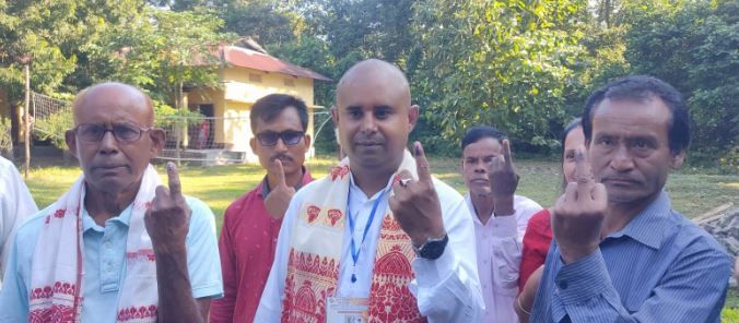 ধলাই বিধানসভা সমষ্টিত সন্ধিয়া ৫ বজালৈ ৭২.৪০% ভোটদান সম্পন্ন হয়। বিহালী বিধানসভা সমষ্টিত সন্ধিয়া ৫ বজালৈ ৭৩.৭০% ভোটদান সম্পন্ন হয়।