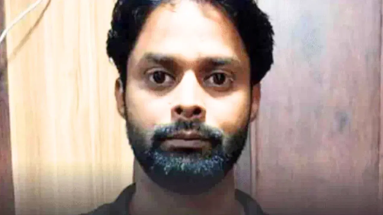 শিক্ষক-ছাত্ৰীৰ ভিডিঅ’ ভাইৰেল! পোহৰলৈ ছাহিল ছিদ্দিকীৰ কু-কাণ্ড শিক্ষক-ছাত্ৰীৰ ভিডিঅ’ ভাইৰেল! পোহৰলৈ ছাহিল ছিদ্দিকীৰ কু-কাণ্ড