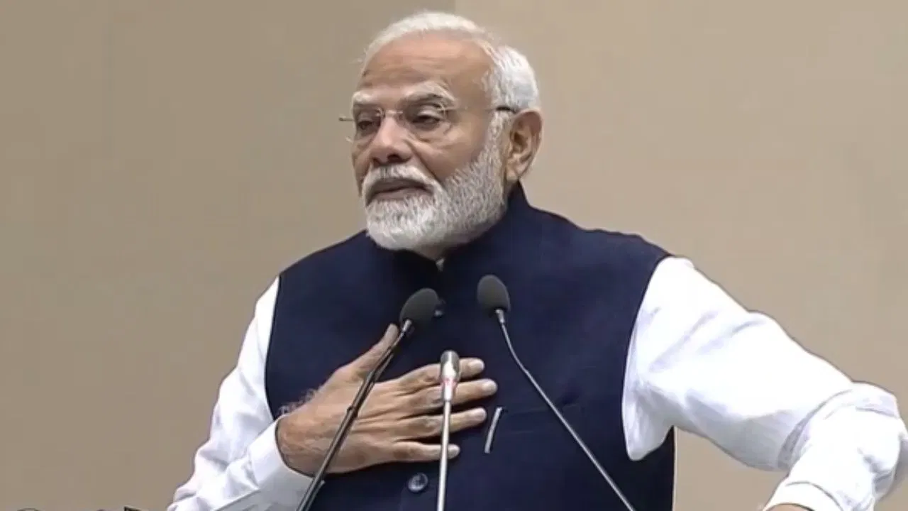 প্ৰধানমন্ত্ৰী মোদীৰ গেৰাণ্টি: এতিয়াৰে পৰা ধনৰ অভাৱৰ বাবে আধৰুৱা নহয় পঢ়া, মেধাৱী শিক্ষাৰ্থীলৈ ১০ লাখ টকাৰ ঋণ ঘোষণা! প্ৰধানমন্ত্ৰী মোদীৰ গেৰাণ্টি: এতিয়াৰে পৰা ধনৰ অভাৱৰ বাবে আধৰুৱা নহয় পঢ়া, মেধাৱী শিক্ষাৰ্থীলৈ ১০ লাখ টকাৰ ঋণ ঘোষণা!