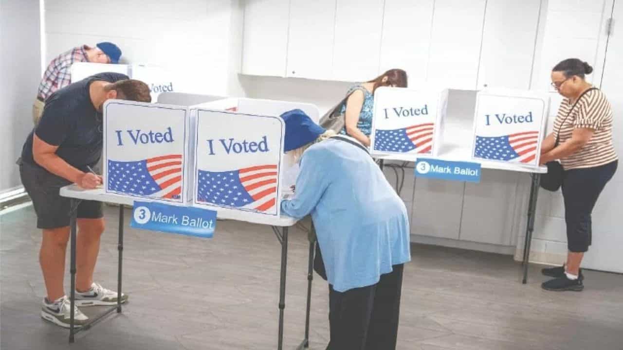 U.S. Presidential Election : ৫ নৱেম্বৰৰ পূৰ্বেই ৭.৫ কোটি লোকৰ আগতীয়া ভোটদান... U.S. Presidential Election : ৫ নৱেম্বৰৰ পূৰ্বেই ৭.৫ কোটি লোকৰ আগতীয়া ভোটদান...