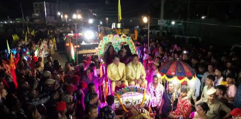 নলবাৰীত উপস্থিত হৈছে  এসময়ৰ জনপ্ৰিয় ধাৰাবাহিক ৰামায়ণৰ ‘ৰাম-সীতা’।ৰামৰ চৰিত্ৰত অভিনয় কৰা জনপ্ৰিয় অভিনেতা অৰুণ গোভিল আৰু সীতাৰ চৰিত্ৰত অভিনয় কৰা দীপিকা চিখলিয়া উপস্থিত হৈছে নলবাৰীৰ ৰাস মহোৎসৱত।