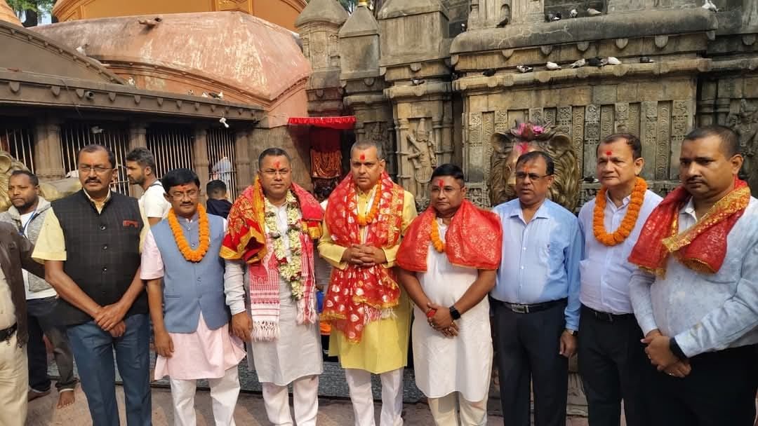 উল্লেখ্য যে, মুখ্যমন্ত্ৰী হিমন্ত বিশ্ব শৰ্মাই সামাজিক মাধ্যমৰ জৰিয়তে কৈছিল যে, মন্ত্ৰীসভা সম্প্ৰসাৰণৰ জৰিয়তে ৰাজ্যৰ ৪গৰাকী বিধায়কক মন্ত্ৰীসভাত অন্তৰ্ভুক্ত কৰা হ’ব। আজিয়ে দপ্তৰ বিতৰণ কৰাৰ সম্ভাৱনা।
