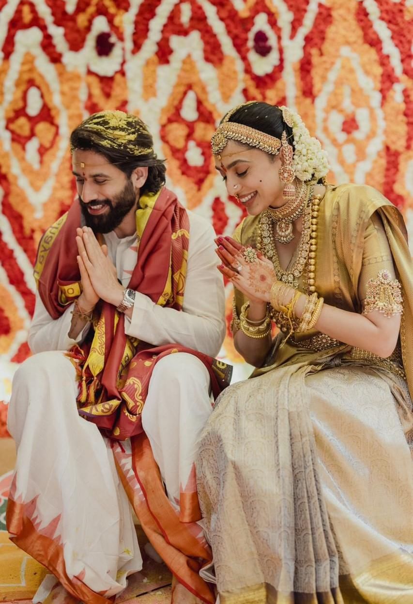 দম্পতীহালে কেইদিনমান আগতে বাগদান সম্পন্ন কৰিছিল। চৈতন্য আৰু সোভিতাই হায়দৰাবাদৰ অন্নপূৰ্ণা ষ্টুডিঅ'ত এক বিশাল অনুষ্ঠানৰ মাজেৰে বিবাহ পাশত আৱদ্ধ হৈছে। দম্পতীৰ বিয়াত পৰিয়ালৰ সদস্য, চলচ্চিত্ৰ জগতৰ গণ্য-মান্য ব্যক্তি, ঘনিষ্ঠ বন্ধু আৰু আত্মীয়সকল উপস্থিত আছিল।