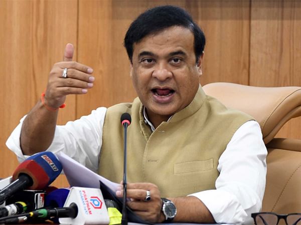 'অৰুণোদয় আঁচনিয়ে সামৰি ল'ব ৰাজ্যৰ ৪০ লাখ লোকক। মহিলা উদ্যমিতা আঁচনিৰ জৰিয়তে আত্মসহায়ক গোটৰ মহিলাক ১০ হাজাৰকৈ টকা দিয়াৰ চিন্তা- চৰ্চা চৰকাৰৰ"। লখিমপুৰত এই ঘোষণা কৰে মুখ্যমন্ত্ৰী ড০ হিমন্ত বিশ্ব শৰ্মাই।