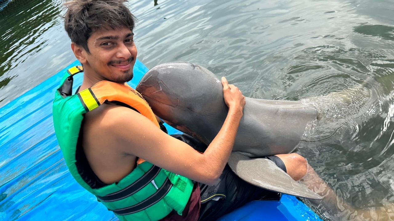 তেওঁৰ Diiimpu নামেৰে হিন্দী ভাষাতো এটা ইউটিউব চেনেল আছে। বৰ্তমান তেওঁৰ দ্বিতীয়টো চেনেলৰ ছাবস্ক্ৰাইবাৰৰ সংখ্যা হ’ল ২৮,৮০০০০৷ ডিম্পুৱে নিজৰ ব্যতিক্ৰম কথা কোৱা শৈলীৰ বাবে সকলোৰে আপোন হৈ পৰিছে। শিশুৰ পৰা বৃদ্ধলৈ ডিম্পুৰ ভিডিঅ' চাই ভাল পায়।