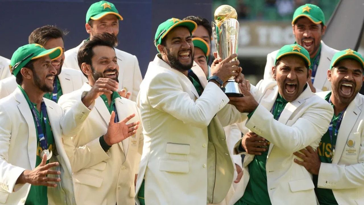 কোনটো কোম্পানীয়ে নিৰ্মাণ কৰে ICC Trophy? জানক চেম্পিয়নছ ট্ৰফীত কিমান টকা লাভ কৰে বিজয়ী দলে কোনটো কোম্পানীয়ে নিৰ্মাণ কৰে ICC Trophy? জানক চেম্পিয়নছ ট্ৰফীত কিমান টকা লাভ কৰে বিজয়ী দলে