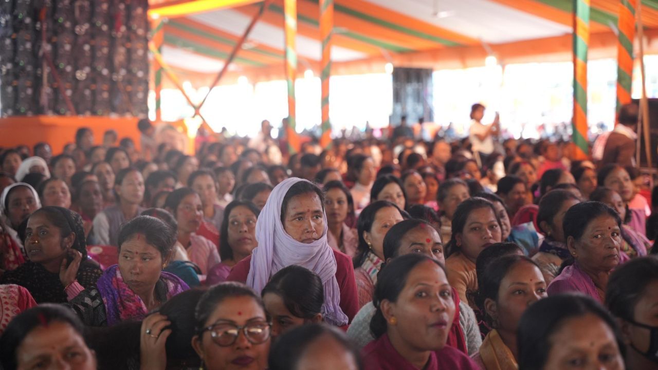 তেওঁ লগতে কয় যে, ইয়াৰ উপৰিও জিলাখনৰ বানপানীত ক্ষতিগ্ৰস্ত ২০১১টা পৰিয়ালক আৰ্থিক সাহায্য প্ৰদান কৰা হৈছে । বোকাখাত আটাইতকৈ বেছি ক্ষতিগ্ৰস্ত অঞ্চল । এই অঞ্চসটোত ১৯৭০টা পৰিয়াল লোকচানৰ সন্মুখীন হৈছে।
