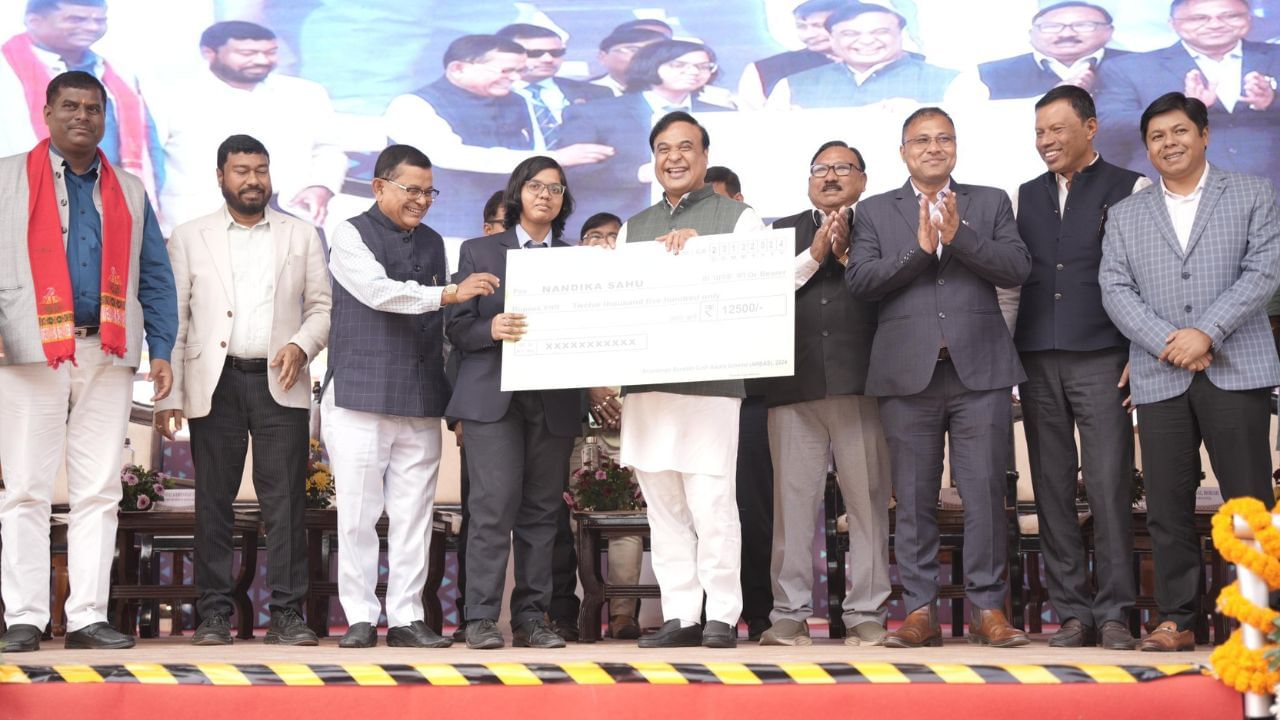 অন্ত পৰিল চৰকাৰৰ ‘বিকাশৰ ১২ দিন’ অভিযান, উপকৃত ৰাজ্যৰ ৩২ লাখ লোক… অন্ত পৰিল চৰকাৰৰ ‘বিকাশৰ ১২ দিন’ অভিযান, উপকৃত ৰাজ্যৰ ৩২ লাখ লোক…