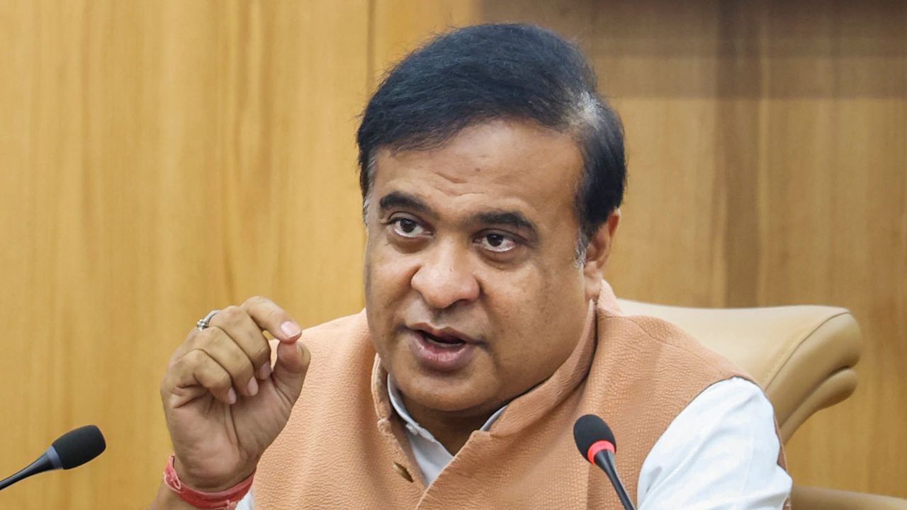 আগতে বিমানবন্দৰত প্ৰৱেশ দ্বাৰ ৮ খন আছিল আৰু এতিয়া ১৪ প্ৰৱেশ দ্বাৰ কৰা হৈছে। অত্যাধুনিক ৰূপত নিৰ্মাণ কৰা হৈছে নতুন টাৰ্মিনেলটো। এডভাণ্টেজ আছাম ২.০ত অংশগ্ৰহণ কৰিবলৈ অহা অতিথিসকলে গুৱাহাটী বিমানবন্দৰত নামিয়েই এক বিশেষ অনুভৱ কৰিব পাৰে তাৰ লক্ষ্য চৰকাৰৰ। (Image Credit source: Social Media)