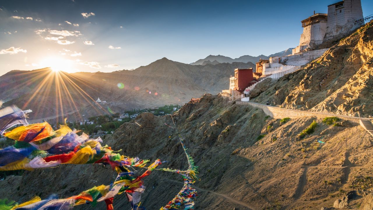 Best Hill Stations to Visit : ডিচেম্বৰ মাহত এই তিনিটা পাহাৰীয়া ষ্টেচনলৈ ভ্ৰমণৰ পৰিকল্পনা কৰক… Best Hill Stations to Visit : ডিচেম্বৰ মাহত এই তিনিটা পাহাৰীয়া ষ্টেচনলৈ ভ্ৰমণৰ পৰিকল্পনা কৰক…