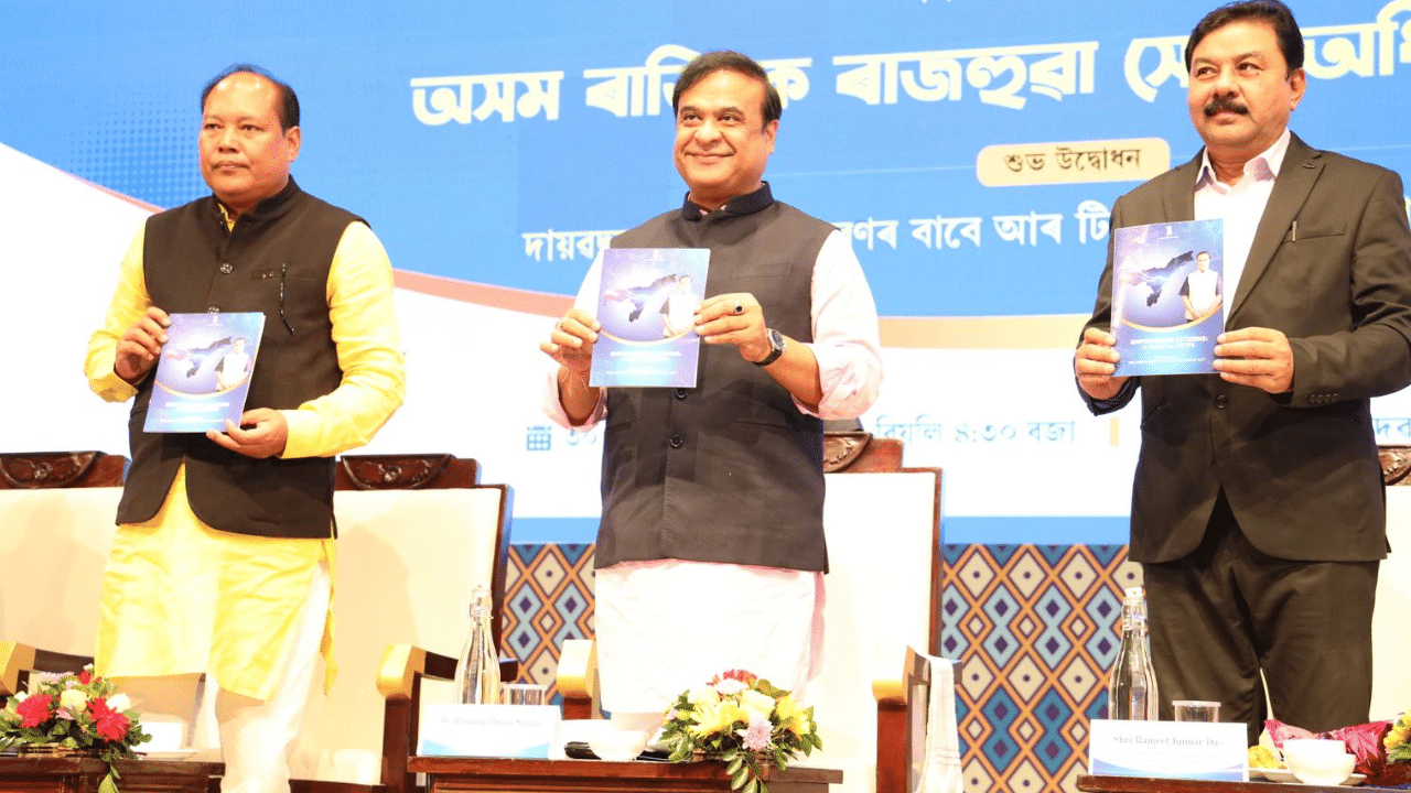 অসম ৰাজ্যিক ৰাজহুৱা সেৱা অধিকাৰ আয়োগ মুকলিঃসময়ত কাম নকৰিলে চৰকাৰী কৰ্মচাৰীয়ে ভৰিব ১০,০০০ জৰিমণা