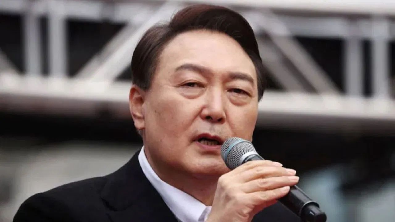 Martial Law in South Korea : সামৰিক আইন কি ? জাৰি কৰা কেইঘণ্টামানৰ পাছতে প্ৰত্যাহাৰ, প্ৰতিবাদৰ সন্মুখীন দক্ষিণ কোৰিয়াৰ ৰাষ্ট্ৰপতি… Martial Law in South Korea : সামৰিক আইন কি ? জাৰি কৰা কেইঘণ্টামানৰ পাছতে প্ৰত্যাহাৰ, প্ৰতিবাদৰ সন্মুখীন দক্ষিণ কোৰিয়াৰ ৰাষ্ট্ৰপতি…