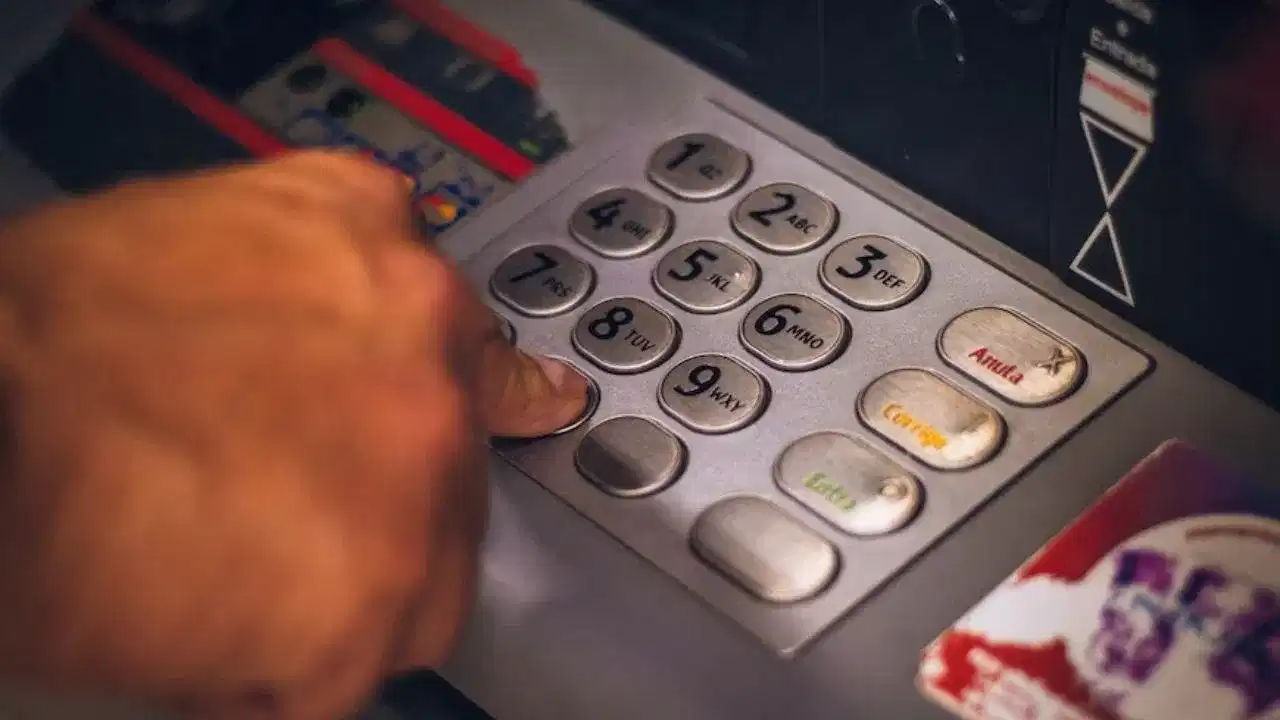 ATM PF Withdrawal: ATMৰ পৰা কিদৰে উলিয়াব পাৰিব PFৰ ধন? জানক সবিশেষ ATM PF Withdrawal: ATMৰ পৰা কিদৰে উলিয়াব পাৰিব PFৰ ধন? জানক সবিশেষ