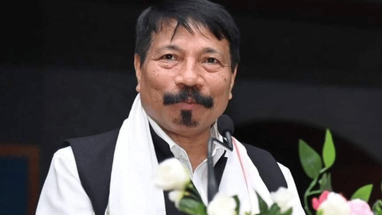 মন্ত্ৰী অতুল বৰাক অতিৰিক্তভাৱে অৰ্পন কৰা হয় আবকাৰী বিভাগ। এইগৰাকী মন্ত্ৰীৰ হাতত থাকিব কৃষি বিভাগ, আবকাৰী বিভাগ, সীমা সুৰক্ষা আৰু উন্নয়ন বিভাগ, উদ্যান শস্য বিভাগ, অসম চুক্তি ৰূপায়ন বিভাগ।