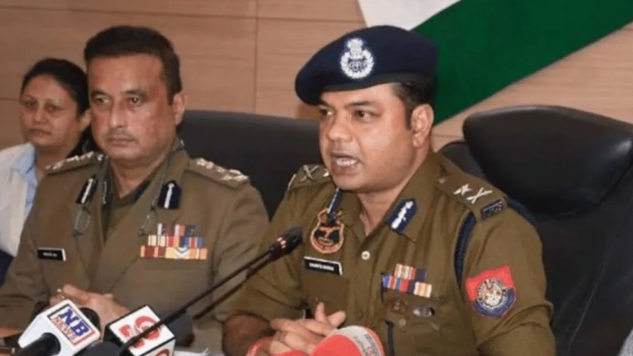দিগন্ত বৰাৰ স্থানত গুৱাহাটী আৰক্ষী আয়ুক্তৰ দায়িত্ব দিয়া হৈছে পাৰ্থ সাৰথি মহন্তক। STFৰ IGP হিচাপেও দায়িত্ব পালন কৰিব পাৰ্থ সাৰথি মহন্তই। উল্লেখ কৰা প্ৰয়োজন যে, চলিত বৰ্ষৰ মাৰ্চ মাহত পাৰ্থ সাৰথি মহন্তক ৰাজ্যৰ যান-বাহন আৰু পথ সুৰক্ষাৰ আই জি পি হিচাপে পদোন্নতি দিয়া হৈছিল।