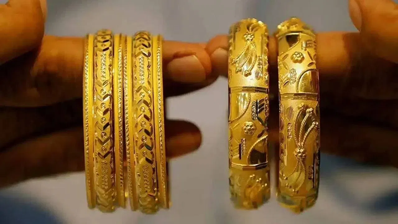 বিবাহৰ বতৰত সোণ কিনাৰ সুবৰ্ণ সুযোগ, আজি গুৱাহাটীৰ লগতে দেশৰ আন চহৰত কিমান হ্ৰাস পালে সোণৰ দাম? বিবাহৰ বতৰত সোণ কিনাৰ সুবৰ্ণ সুযোগ, আজি গুৱাহাটীৰ লগতে দেশৰ আন চহৰত কিমান হ্ৰাস পালে সোণৰ দাম?