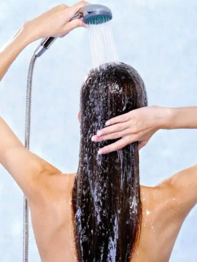 শীতকালত সপ্তাহত কিমানবাৰ চুলি ধুব লাগে? নকৰিব এই ভুল!