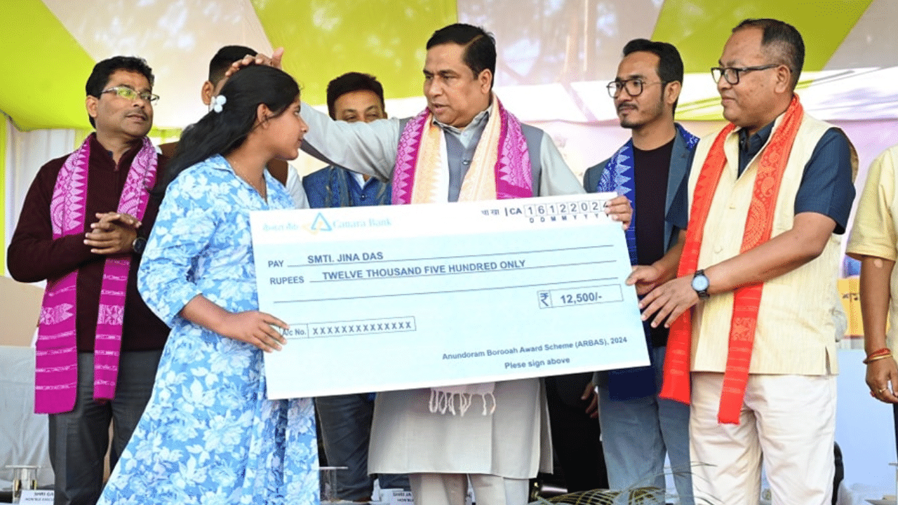 ইয়াৰোপৰি মন্ত্ৰীগৰাকীয়ে নৱম শ্ৰেণীত অধ্যয়নৰত ৬,০৬০ গৰাকী ছাত্র-ছাত্রীক চাইকেল প্রদান কৰে। এই অনুষ্ঠানত অংশ গ্ৰহণ কৰি মন্ত্ৰীগৰাকীয়ে কয় যে, অসমৰ সমূহ জিলাৰ জনগণৰ সুস্থিৰ বর্তমান আৰু উজ্জ্বল ভৱিষ্যতৰ বাবে শিক্ষা, উদ্যোগ, বিত্ত আৰু ৰাজহ বিভাগৰ আঁচনিৰ সম্ভাৰেৰে 'বিকাশৰ ১২ দিন' অসম চৰকাৰৰ এক উল্লেখযোগ্য প্রচেষ্টা। মোৰ দৃঢ় বিশ্বাস, এই পদক্ষেপে অসমৰ উন্নয়নক ত্বৰান্বিত কৰিব।