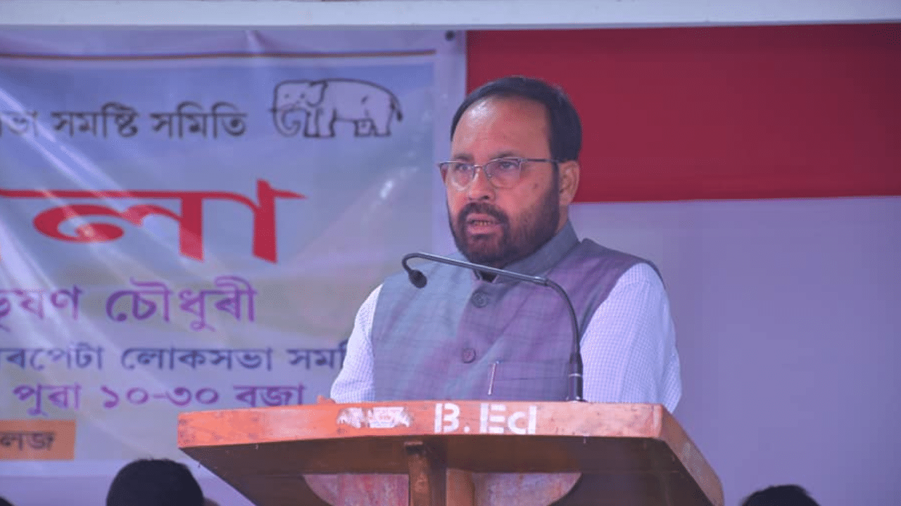 মন্ত্ৰী কেশৱ মহন্তৰ পৰা কৰ্তন কৰা হয় আবকাৰী বিভাগ। এই বিভাগটোৰ দায়িত্ব অতিৰিক্তভাৱে প্ৰদান কৰা হয় অতুল বৰাৰ হাতত। আনহাতে কেশৱ মহন্তক অতিৰিক্তভাৱে ৰাজহ বিভাগৰ দায়িত্ব অৰ্পন কৰা হয়। এতিয়াৰ পৰা কেশৱ মহন্তৰ হাতত থাকিব ৰাজহ আৰু দুৰ্যোগ ব্যৱস্থাপনা বিভাগ, তথ্য প্ৰযুক্তি বিভাগ, বিজ্ঞান প্ৰযুক্তি আৰু জলবায়ু পৰিবৰ্তন বিভাগ।