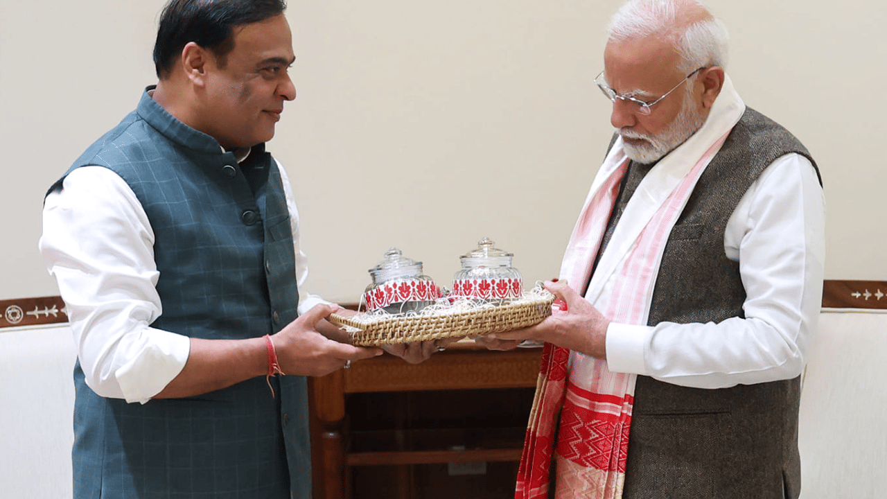 উল্লেখ্য যে, অহা ২৪-২৫ ফেব্ৰুৱাৰীত গুৱাহাটীত দুদিনীয়াকৈ অনুষ্ঠিত হ’ব এডভান্টেজ অসম ২.০ ইনভেচমেন্ট এণ্ড ইনফাষ্ট্ৰাকচাৰ চাবমিট ২০২৫ (Advantage Assam 2.0)। এই কাৰ্যসূচীৰ শুভ উদ্বোধন কৰিব প্ৰধানমন্ত্ৰী নৰেন্দ্ৰ মোদীয়ে। আনহাতে সামৰণি অনুষ্ঠানৰ বাবে বিত্তমন্ত্ৰী নিৰ্মলা সীতাৰমণক আদৰণি জনোৱা হ’ব বুলি কয় মুখ্যমন্ত্ৰী শৰ্মাই। এই সন্মিলনখনত বিনিয়োগৰ লগতে আন্তঃগাঁথনিৰ ওপৰত গুৰুত্ব দিয়া হ’ব।
